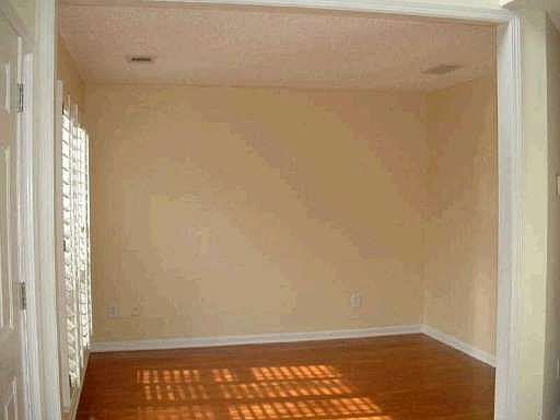 3rd image of 615 Grasmere Ct NE