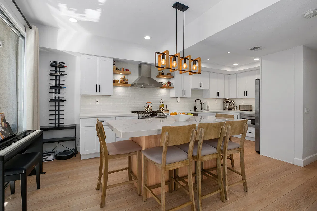 2 bed, 1035 sqft, $3,695 — Photo 1