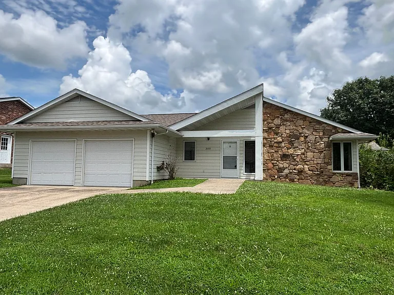 300 Dover Dr — Photo 1
