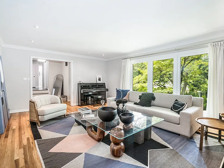 4 Parkfield Rd — Photo 2