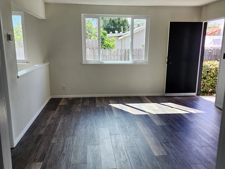 116 E Lewis St #B — Photo 4