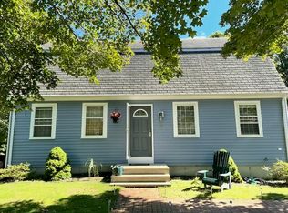 15 Crofton Ln, East Falmouth, MA 02536