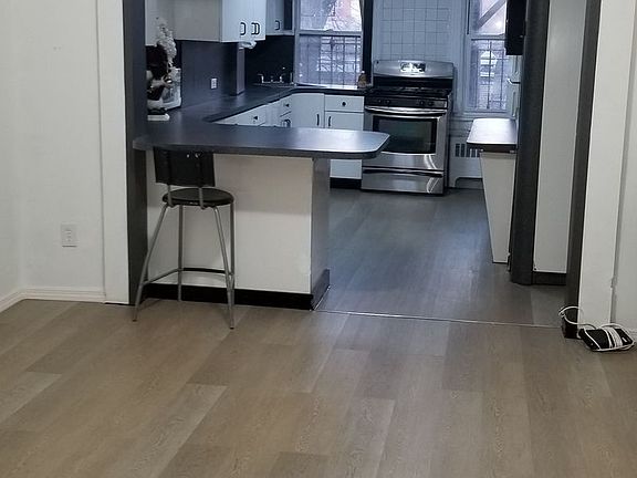 2nd image of 427 36th St #1