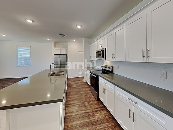 4th image of 3376 Blodwen St