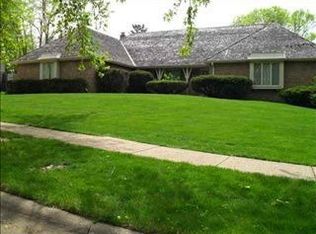 9945 Broadmoor Rd, Omaha, NE 68114