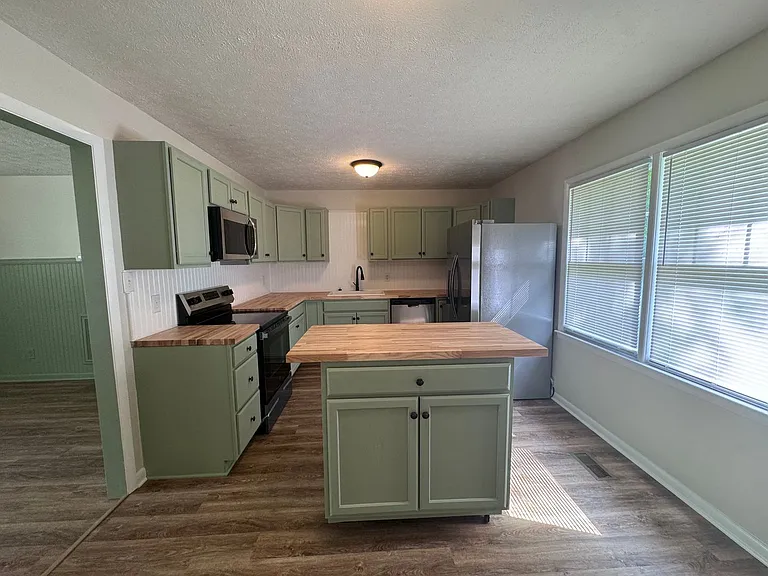 652 Monagan St — Photo 10
