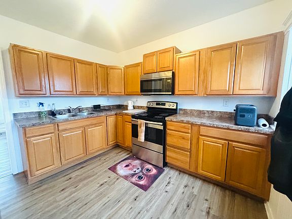 3rd image of 655 E Erie Ave