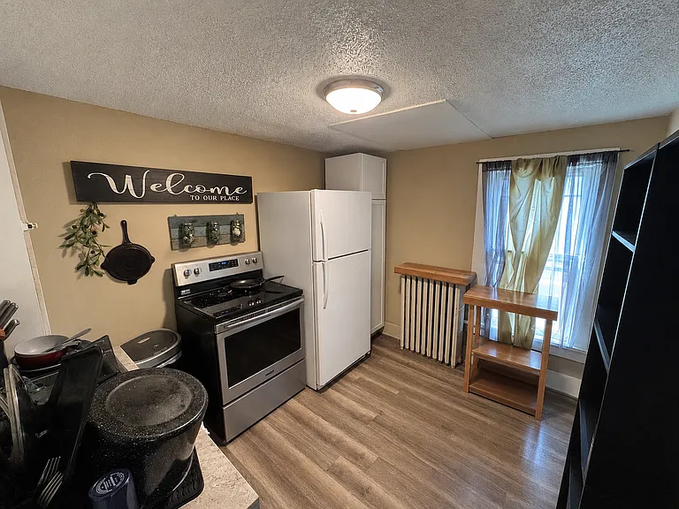 302 E Walnut St #B — Photo 7