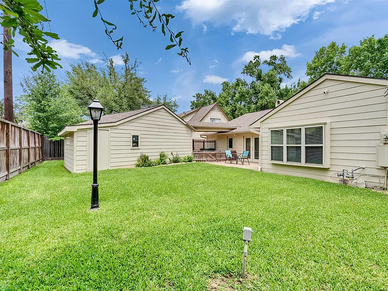 2811 Quincannon Ln — Photo 29