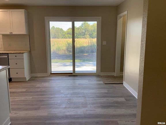 4th image of 33 Sherry Ln