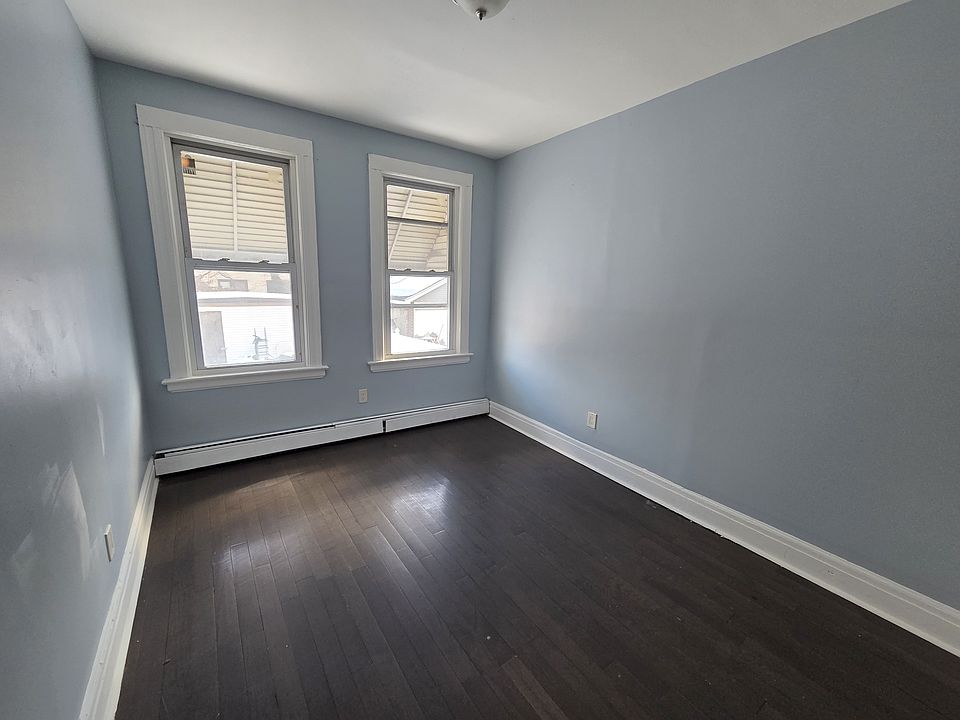 1st image of 68 Sanford St Floor 1