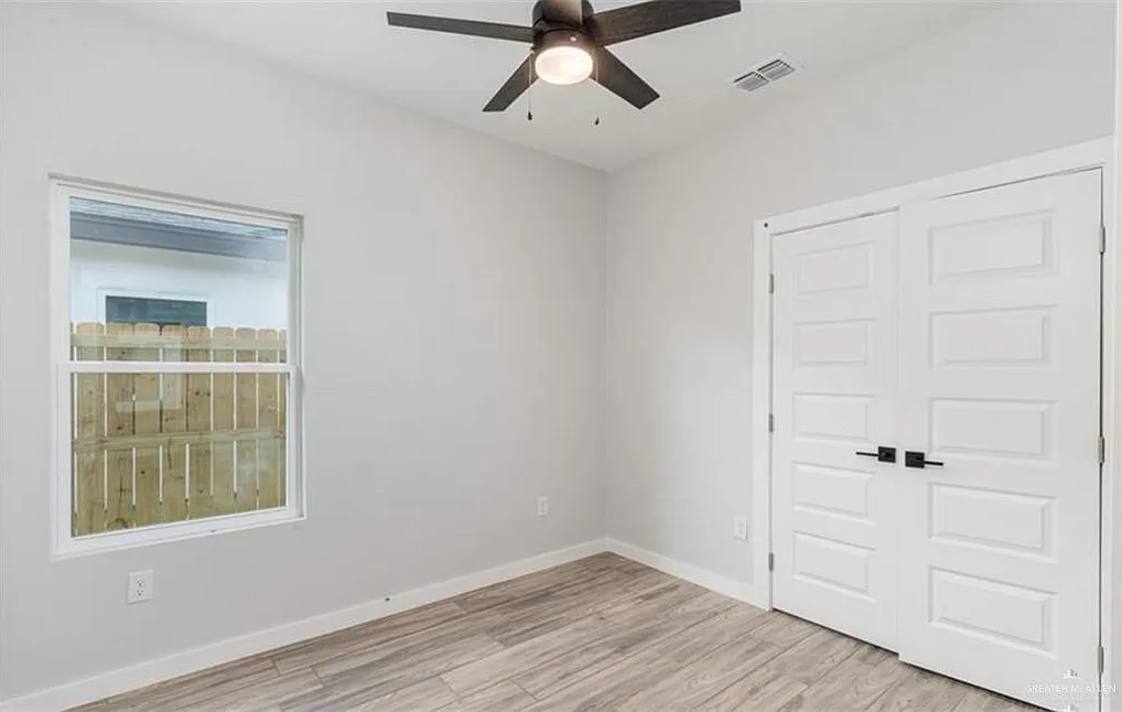 3 bed, 2.0 bath, 1001 sqft, $1,200 — Photo 4