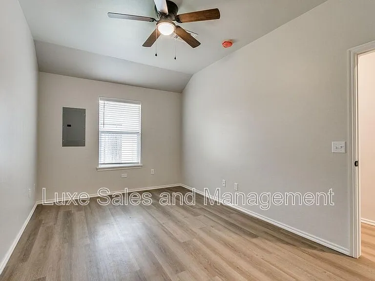 8012 NW 105th St — Photo 16