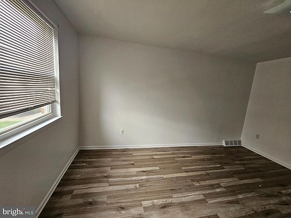 3rd image of 11934 Waldemire Dr