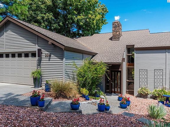 2nd image of 206 Hillview Dr
