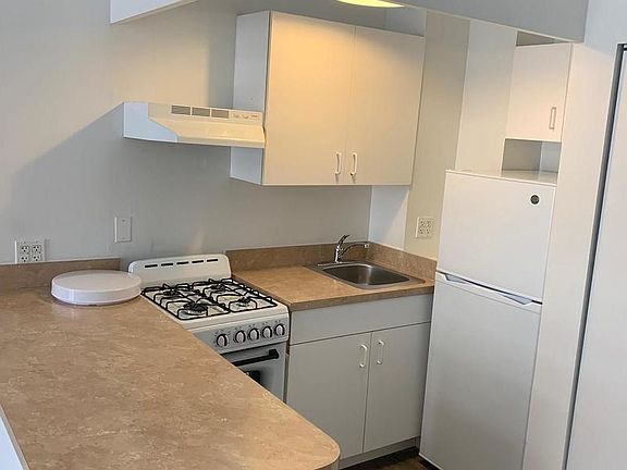 5th image of 33 Gold St APT 318