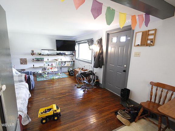 3rd image of 3575 Linn St