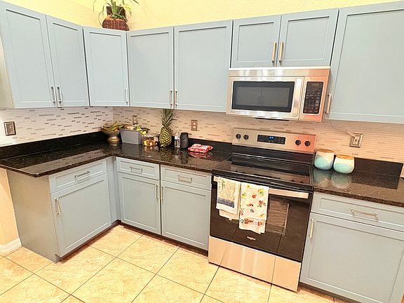 3rd image of 1800 Ashton Dr E