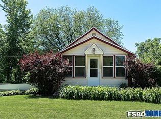 121 36th Ave SW, Cedar Rapids, IA 52404