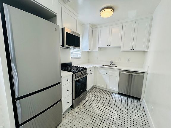 3rd image of 738 Washington Blvd #738.5