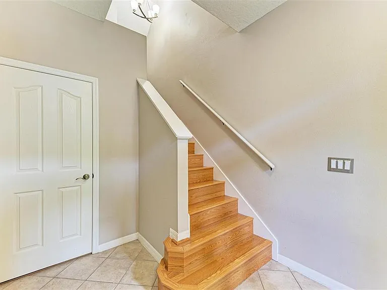 3047 Pointeview Dr — Photo 6