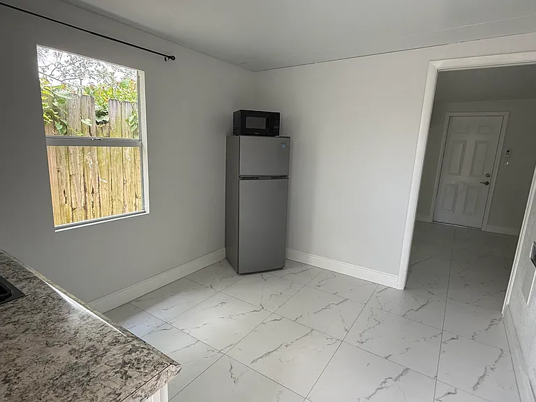 4904 Dillon St #C — Photo 3