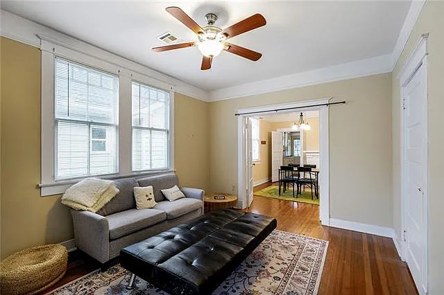 3 bed, 1.0 bath, 1200 sqft, $1,800 — Photo 3