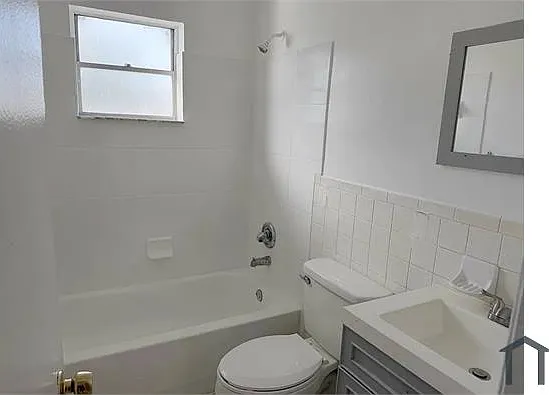 525 N 62nd Ave — Photo 9