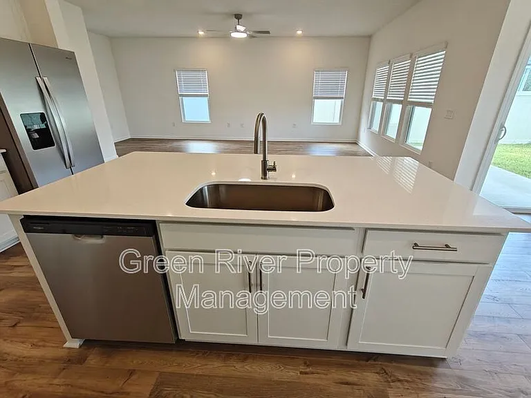 5724 Lagoon Cruise Way — Photo 10