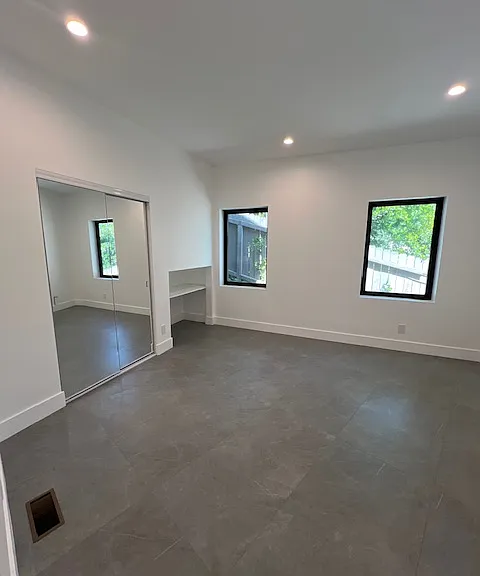 1863 Temple Hills Dr #B — Photo 18