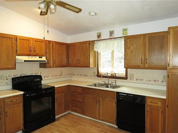 3rd image of 239 Shelby Dr