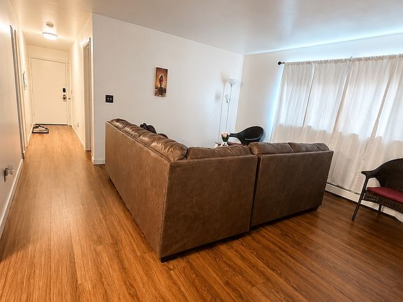 3rd image of 726 E 11th Ave #2