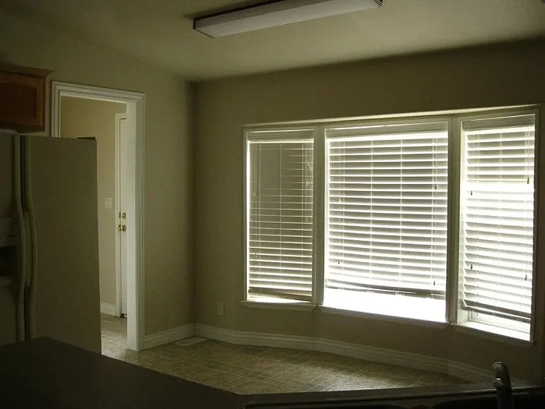 311 N Highland Dr — Photo 7