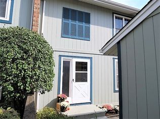 285 Edgewater Dr, Bloomingdale, IL 60108