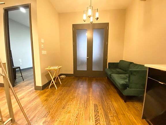 4th image of 200 Scholes St #B11