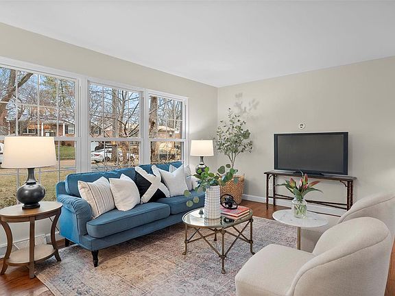 4th image of 608 Villa Gardens Dr