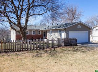 6912 N 53rd St, Omaha, NE 68152