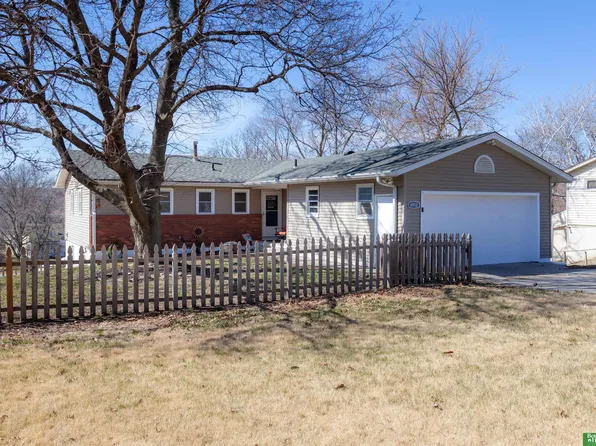 6912 N 53rd St, Omaha, NE 68152