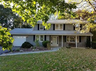 104 Three Lakes Dr, Stamford, CT 06902