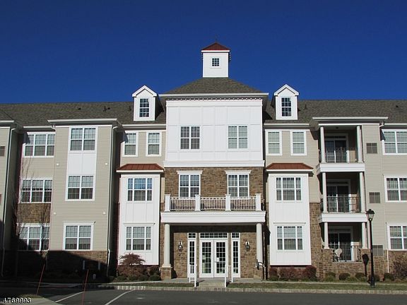 2nd image of 5210 Enclave Cir #5210