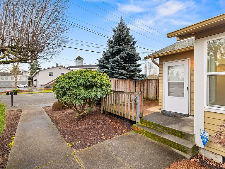 1017 7th Ave SW — Photo 3