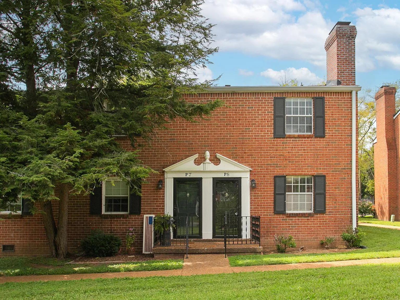 1 bed, 1.5 bath, 800 sqft, $1,600 — Photo 2