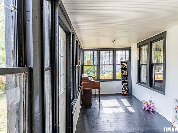 4th image of 3229 Leahy St