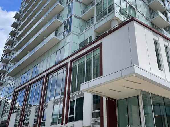 33 Helendale Ave #1613, Toronto, ON M4R 0A4