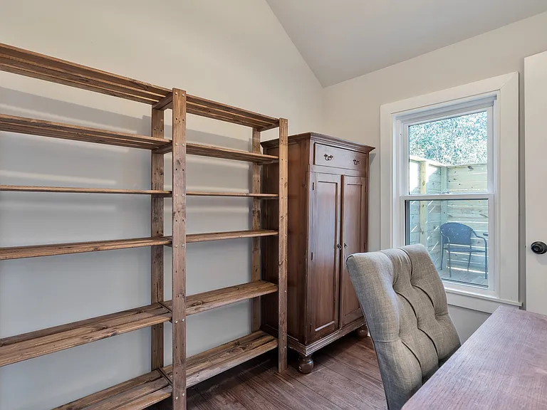 514 Drake Ave — Photo 10