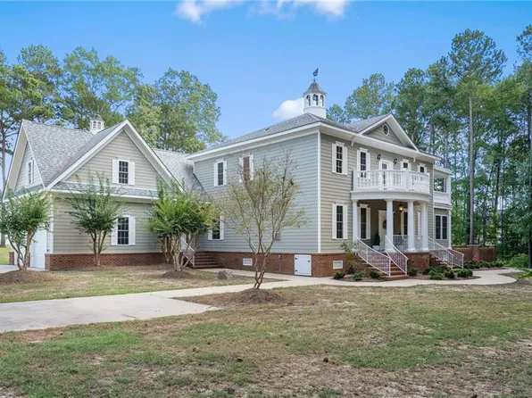 411 Lawnes Neck Dr, Smithfield, VA 23430