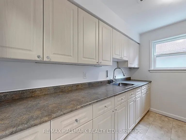 3572 Dufferin St #LOWER — Photo 9
