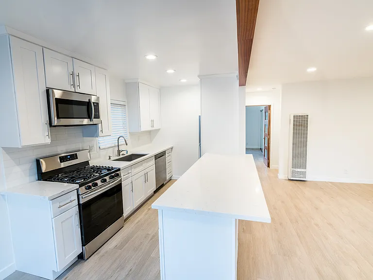 2821 Colorado Ave — Photo 24