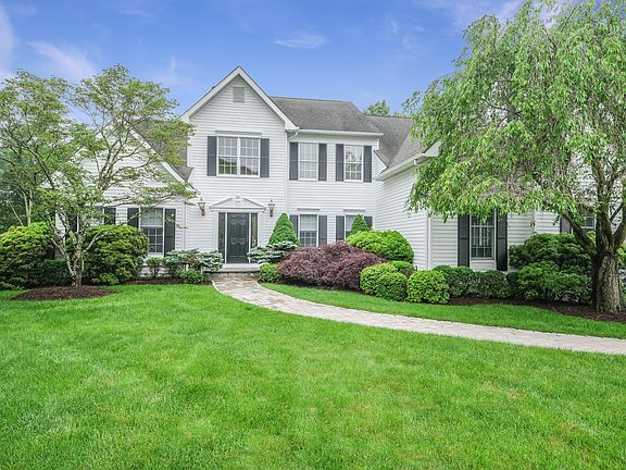 3rd image of 44 Carlton Dr