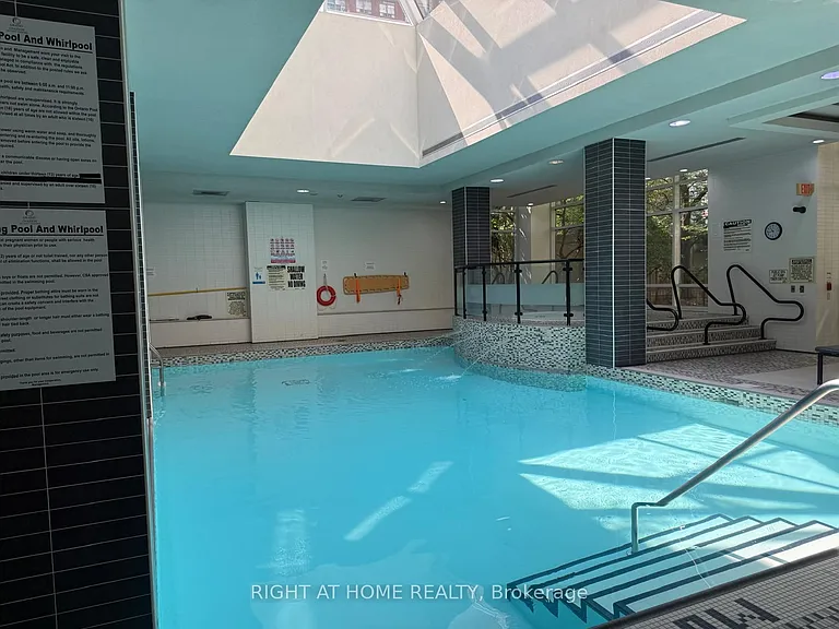 310 Burnhamthorpe Rd W #2101 — Photo 38